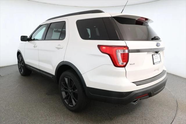 Photo of 2018 White Platinum Metallic Tri-Coat Ford Explorer