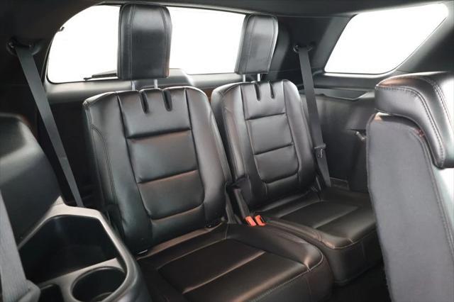 Photo of 2018 White Platinum Metallic Tri-Coat Ford Explorer