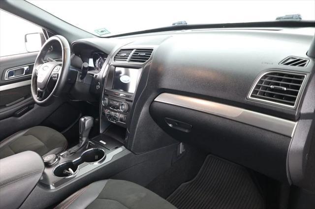Photo of 2018 White Platinum Metallic Tri-Coat Ford Explorer