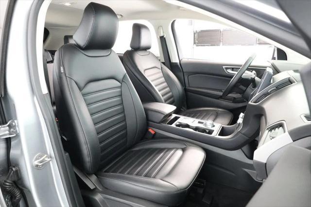 Photo of 2023 Iconic Silver Metallic Ford Edge