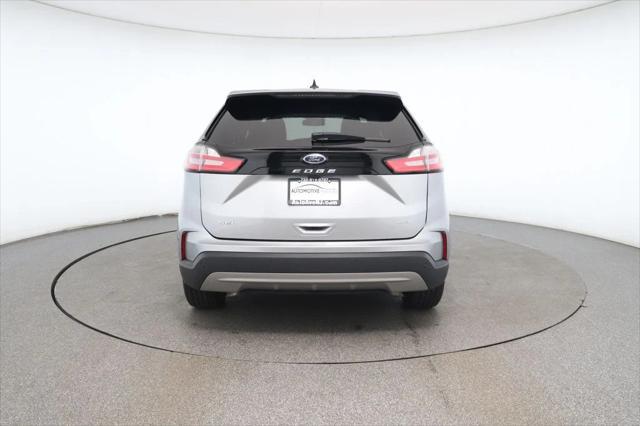Photo of 2023 Iconic Silver Metallic Ford Edge