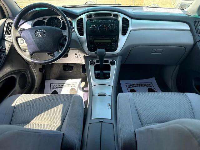 Photo of 2007 Beige Toyota Highlander