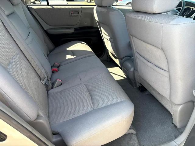 Photo of 2007 Beige Toyota Highlander