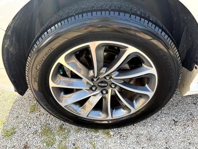 Photo of 2014 White Platinum Metallic Tri-Coat Ford Edge