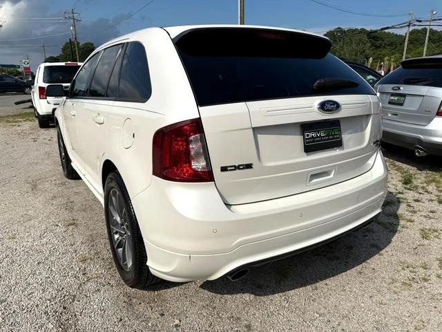Photo of 2014 White Platinum Metallic Tri-Coat Ford Edge