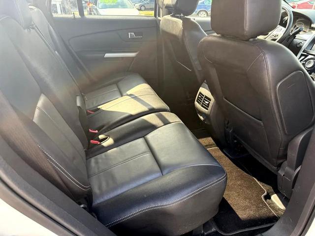 Photo of 2014 White Platinum Metallic Tri-Coat Ford Edge