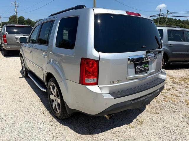 Photo of 2014 Alabaster Silver Metallic Honda Pilot