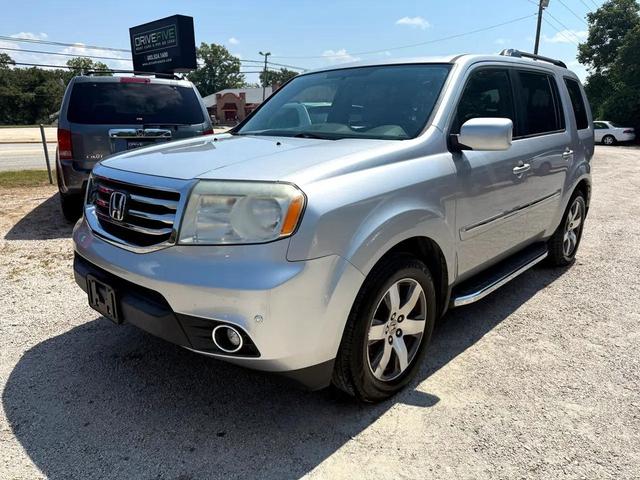 Photo of 2014 Alabaster Silver Metallic Honda Pilot