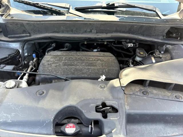 Photo of 2014 Alabaster Silver Metallic Honda Pilot