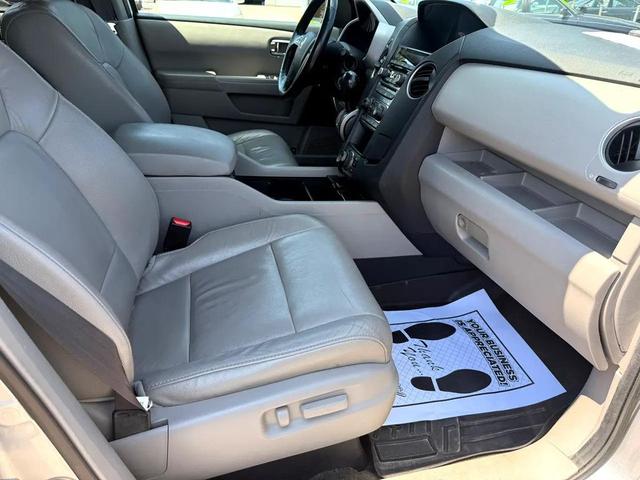 Photo of 2014 Alabaster Silver Metallic Honda Pilot