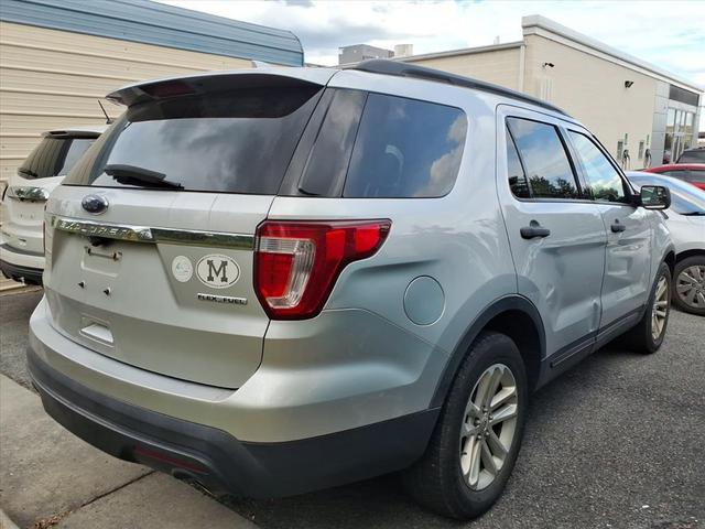 Photo of 2016 Ingot Silver Ford Explorer