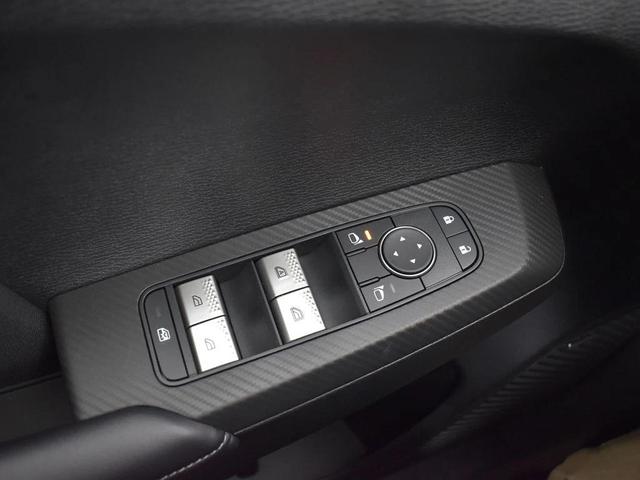 Photo of 2025 White Diamond Mitsubishi Outlander