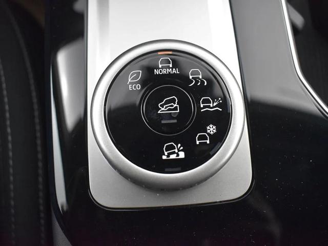 Photo of 2025 White Diamond Mitsubishi Outlander