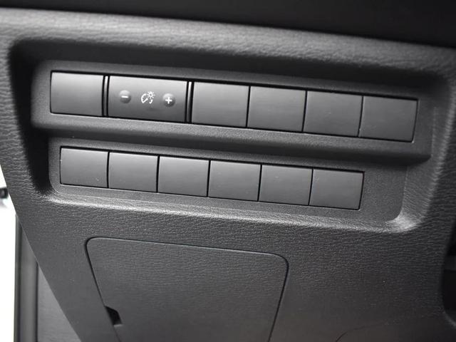 Photo of 2025 White Diamond Mitsubishi Outlander