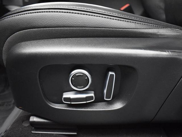 Photo of 2022 Santorini Black Metallic Land Rover Range Rover Evoque
