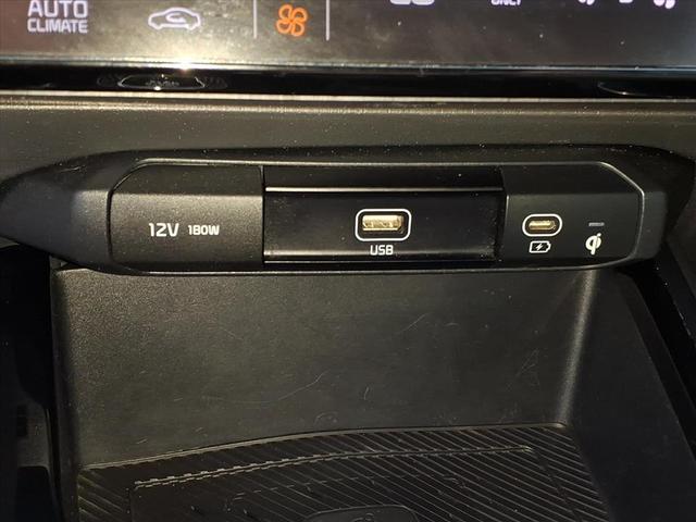 Photo of 2023 Runway Red Kia Niro