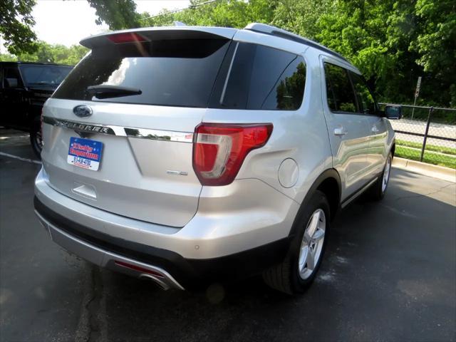Photo of 2016 Silver Ford Explorer