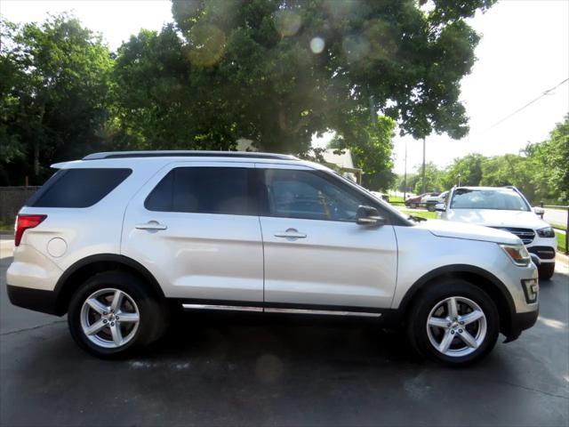 Photo of 2016 Silver Ford Explorer