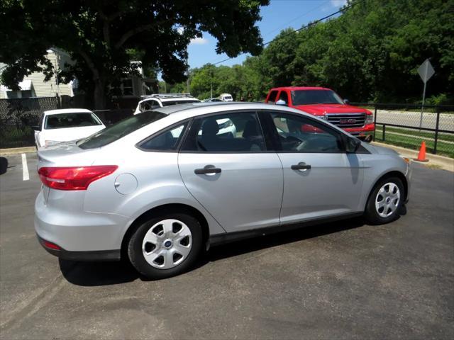 Photo of 2015 Silver Ford Focus