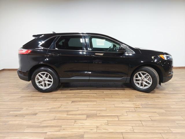 Photo of 2023 AGATE BLACK METALLIC Ford Edge