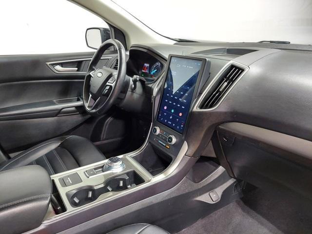 Photo of 2023 AGATE BLACK METALLIC Ford Edge