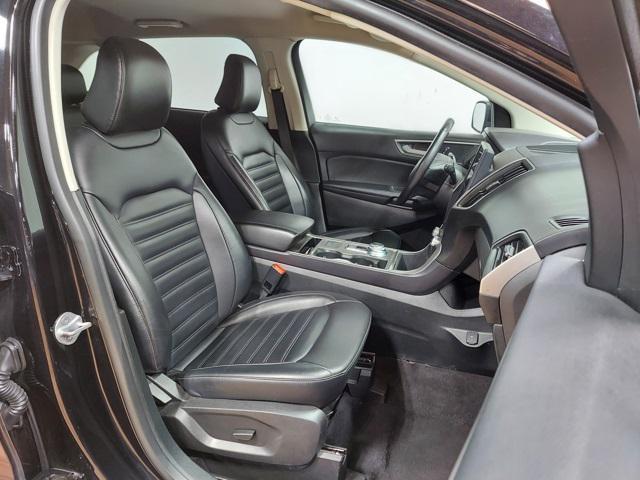 Photo of 2023 AGATE BLACK METALLIC Ford Edge