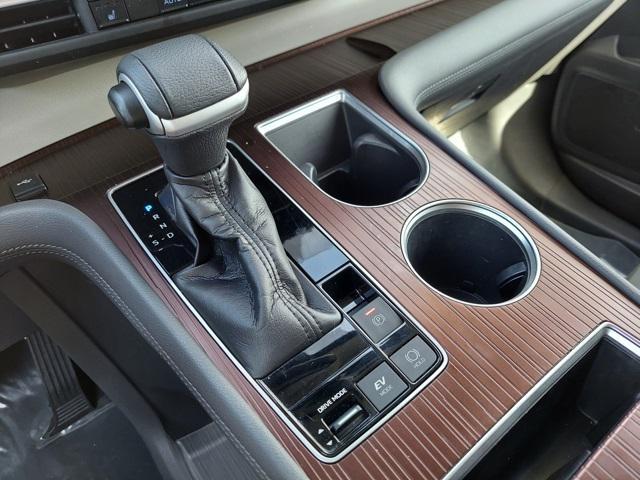 Photo of 2021 Blizzard Pearl Toyota Sienna