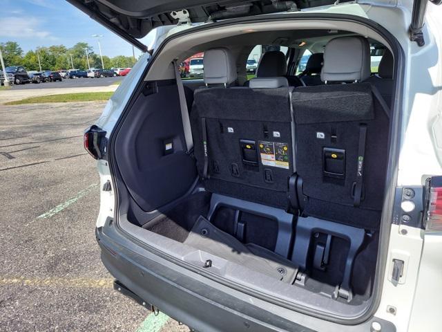 Photo of 2021 Blizzard Pearl Toyota Sienna