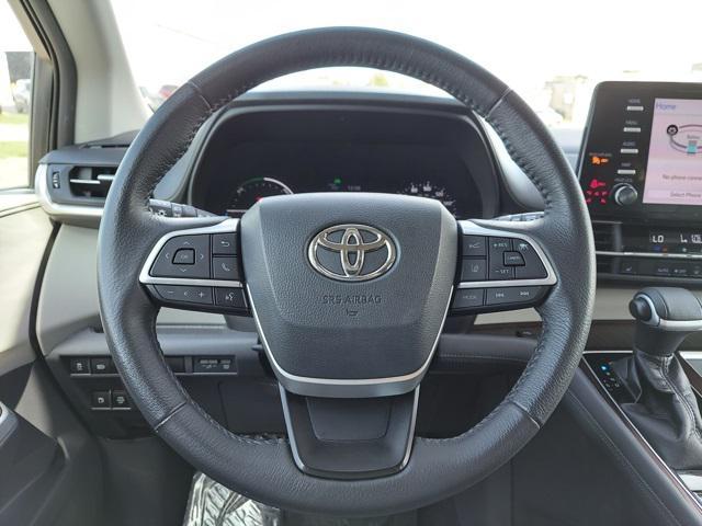 Photo of 2021 Blizzard Pearl Toyota Sienna