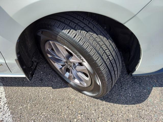 Photo of 2021 Blizzard Pearl Toyota Sienna
