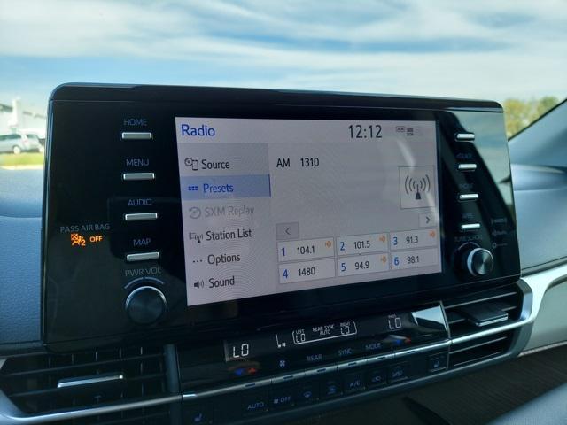Photo of 2021 Blizzard Pearl Toyota Sienna