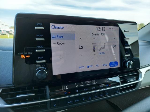 Photo of 2021 Blizzard Pearl Toyota Sienna
