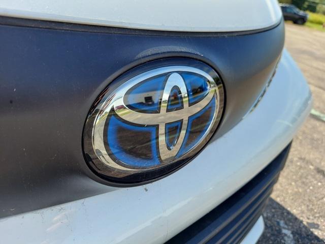 Photo of 2021 Blizzard Pearl Toyota Sienna