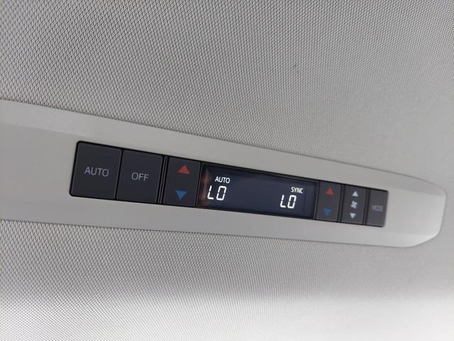 Photo of 2021 Blizzard Pearl Toyota Sienna