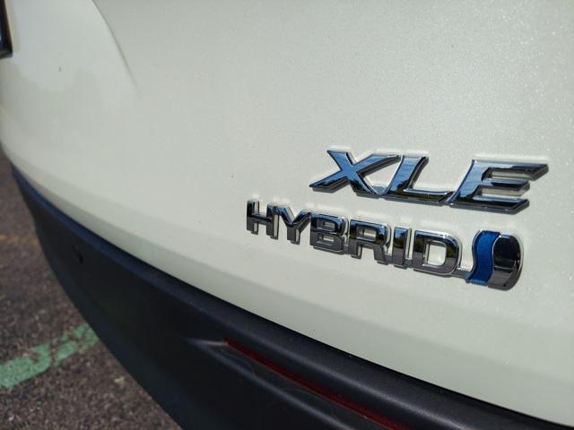 Photo of 2021 Blizzard Pearl Toyota Sienna