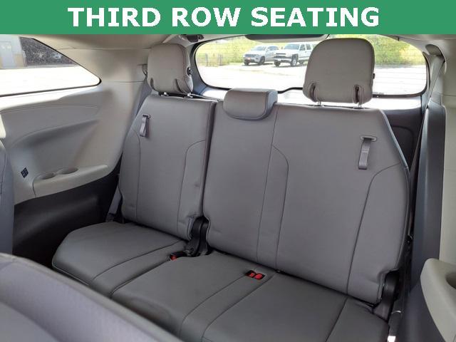 Photo of 2021 Blizzard Pearl Toyota Sienna
