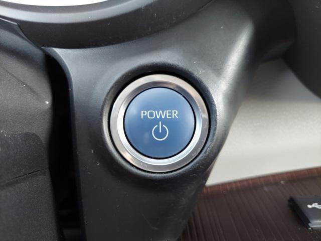 Photo of 2021 Blizzard Pearl Toyota Sienna