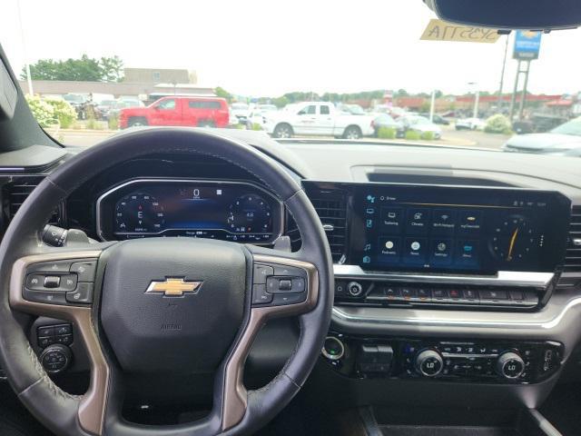 Photo of 2023 Iridescent Pearl Tricoat Chevrolet Silverado 1500