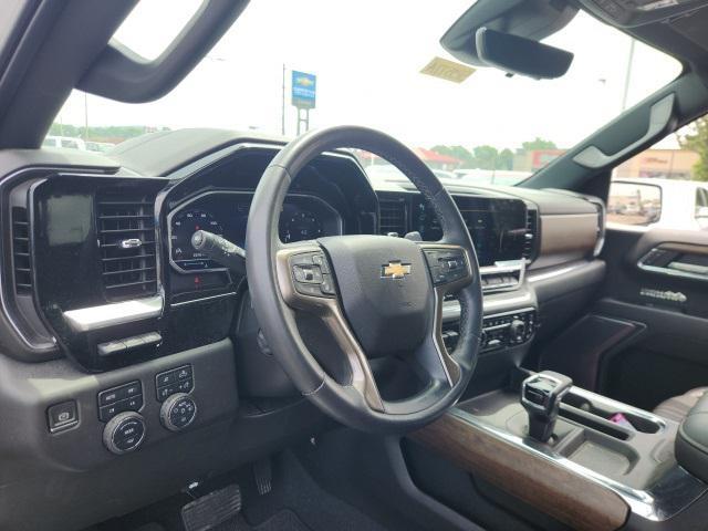Photo of 2023 Iridescent Pearl Tricoat Chevrolet Silverado 1500
