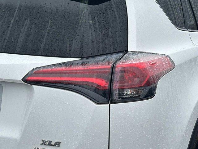 Photo of 2017 SUPER WHITE Toyota RAV4 Hybrid