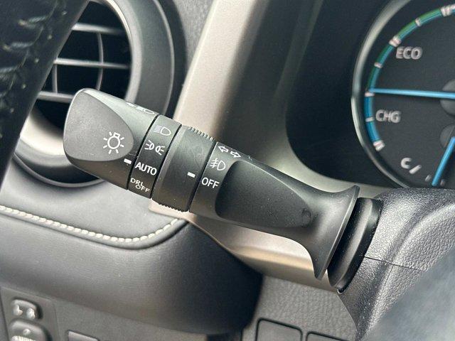 Photo of 2017 SUPER WHITE Toyota RAV4 Hybrid