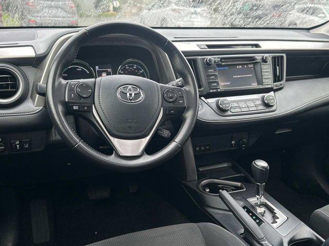 Photo of 2017 SUPER WHITE Toyota RAV4 Hybrid