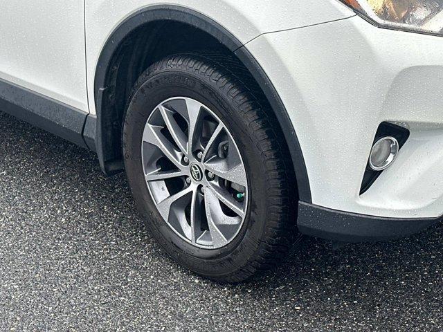 Photo of 2017 SUPER WHITE Toyota RAV4 Hybrid