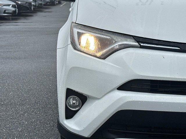 Photo of 2017 SUPER WHITE Toyota RAV4 Hybrid