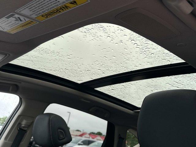 Photo of 2024 White Acura RDX