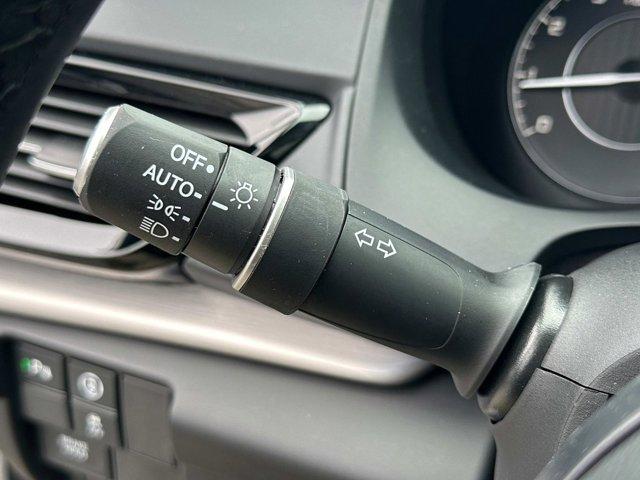Photo of 2024 White Acura RDX