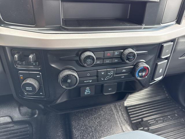 Photo of 2025 Oxford White Ford F-350