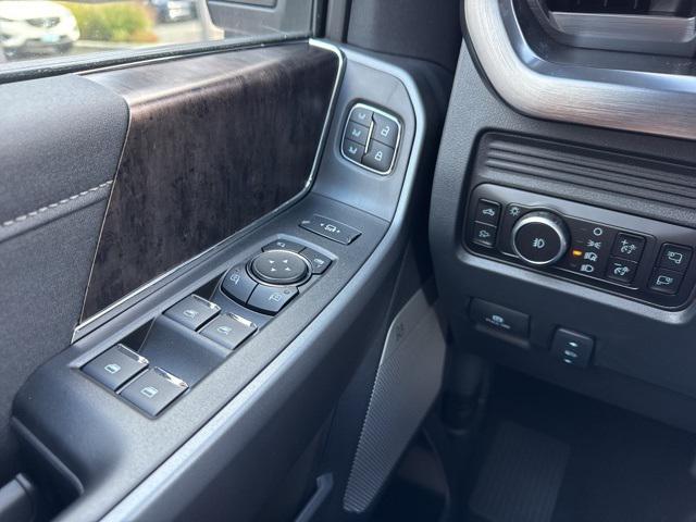 Photo of 2025 Glacier Gray Metallic Tri-Coat Ford F-350