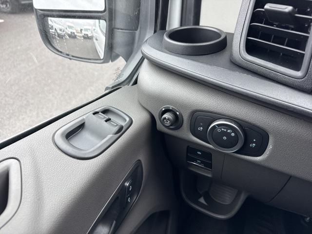 Photo of 2025 Oxford White Ford Transit-350