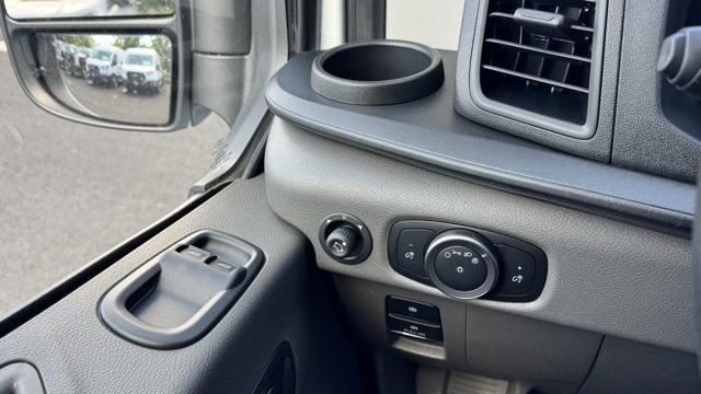 Photo of 2025 Oxford White Ford Transit-250